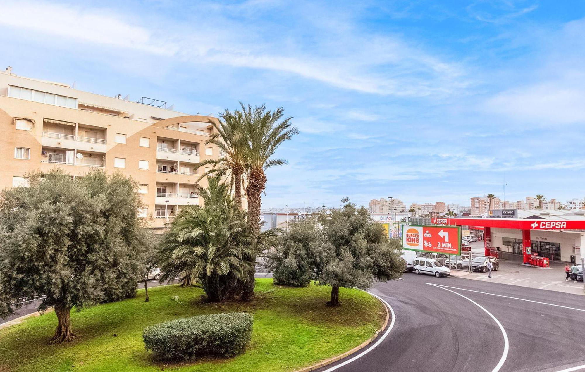 Amazing Apartment In Torrevieja With Kitchen Exterior foto