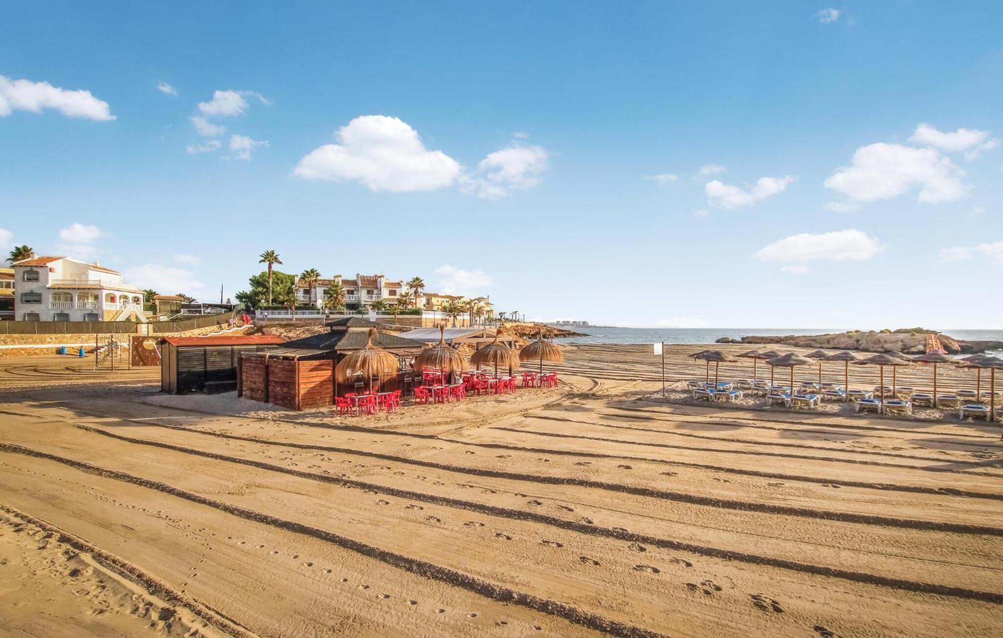 Amazing Apartment In Torrevieja With Kitchen Exterior foto